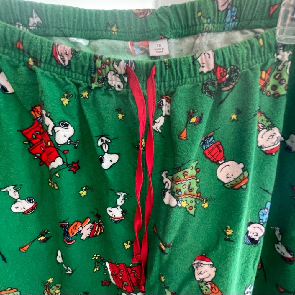 Peanuts Festive Green Pajama Set - Picture 8 of 9